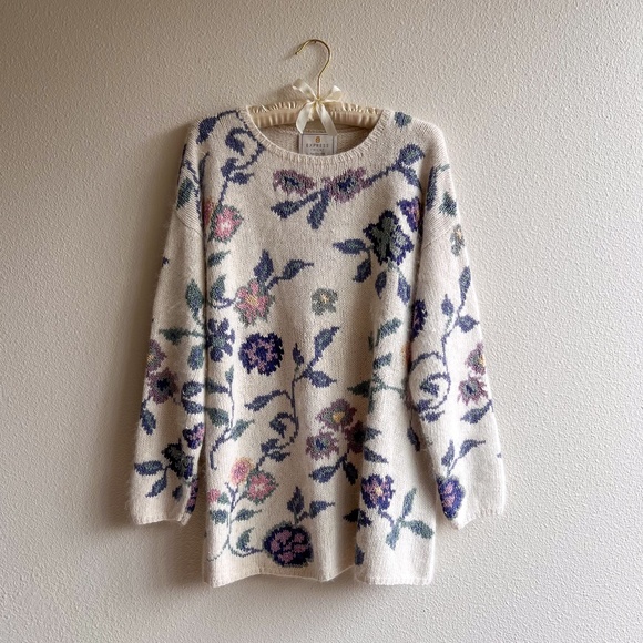 Vintage 1980s White Silk Sweater With Purple Florals (L/XL) - Picture 5 of 12